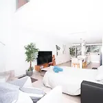 Luxury Villa Darlington - Vine