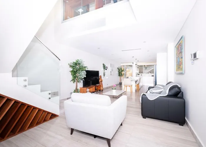 Luxury Villa Darlington - Vine